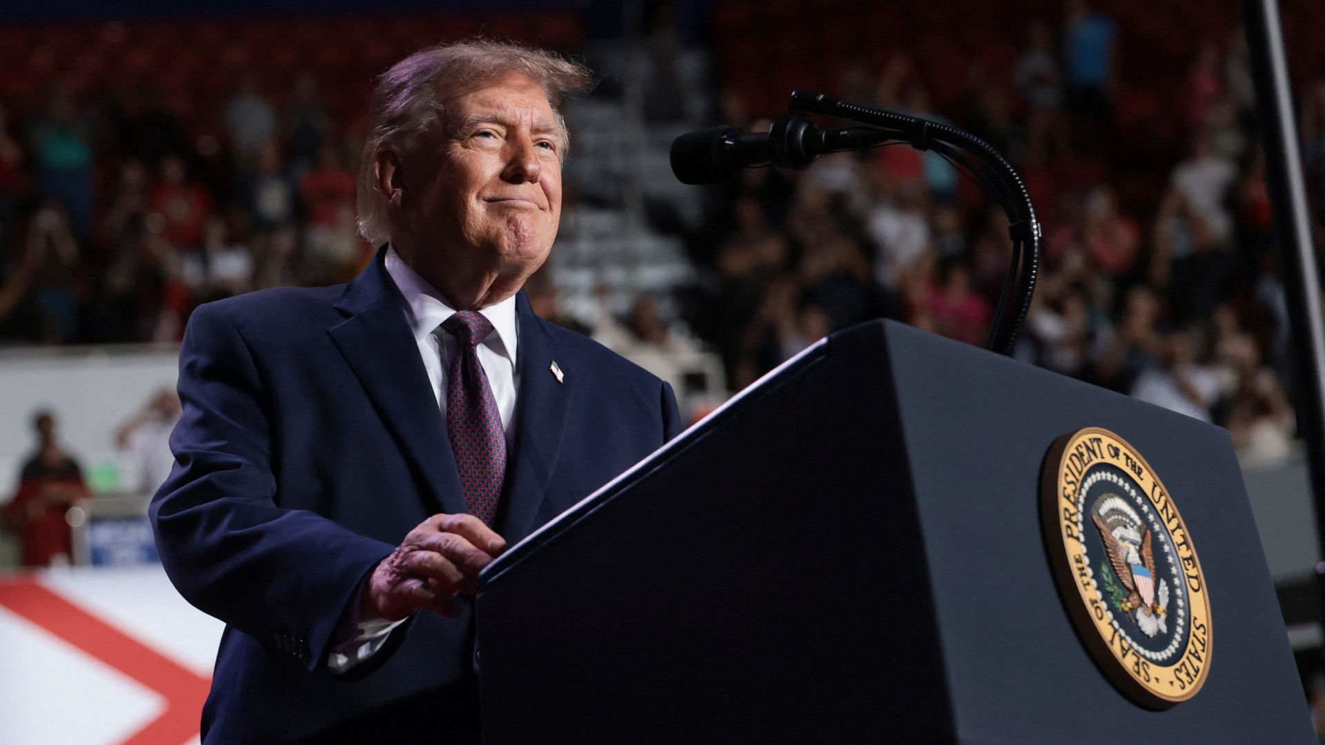 Trump anuncia cheques de $90 a más de 20 millones de adultos mayores