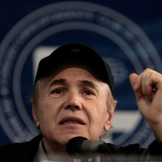 El actor de "Star Trek", Walter Koenig, habla con periodistas en Bangkok, el 24 de julio de 2007