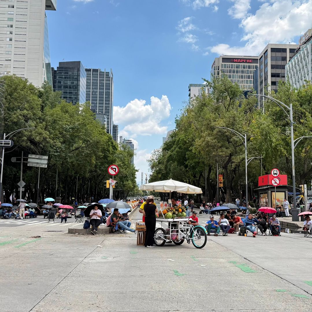 Integrantes de la CNTE bloquean paseo de la reforma a la altura de Insurgentes  · Paseo de la Reforma  | Silvana Flores
