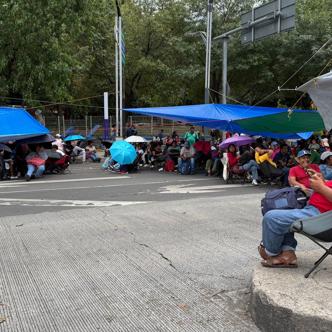 Integrantes de la CNTE bloquean paseo de la reforma a la altura de Insurgentes  · Paseo de la Reforma  | Silvana Flores