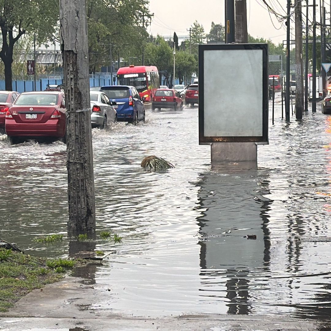 Afectaciones por lluvia en el eje uno · Aeropuerto Internacional de la Ciudad de México, Venustiano Carranza | Lizandro González Guerrero