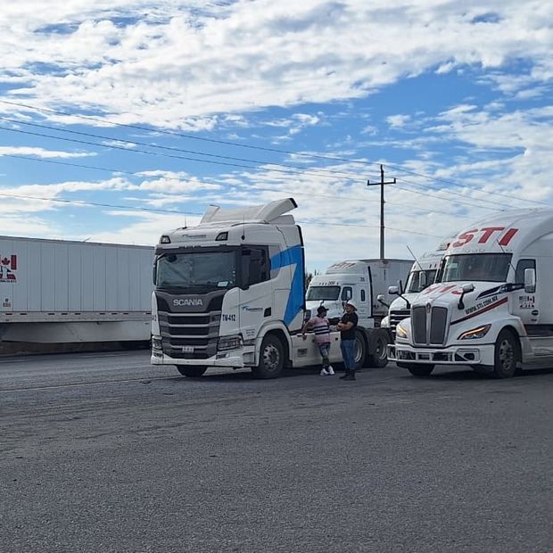 Paro Nacional de Transportistas: Realizan Manifestación en ASIPONA de Altamira, Tamaulipas