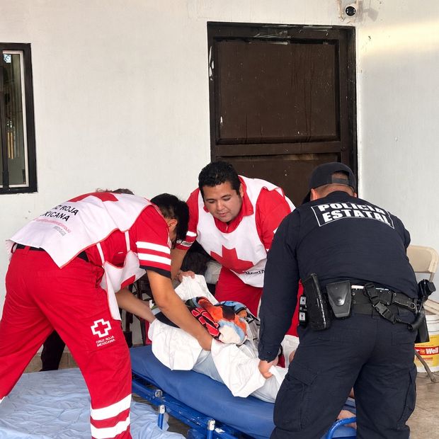 Rescatan a Mujer de la Tercera Edad de Casa en Llamas en Hermosillo