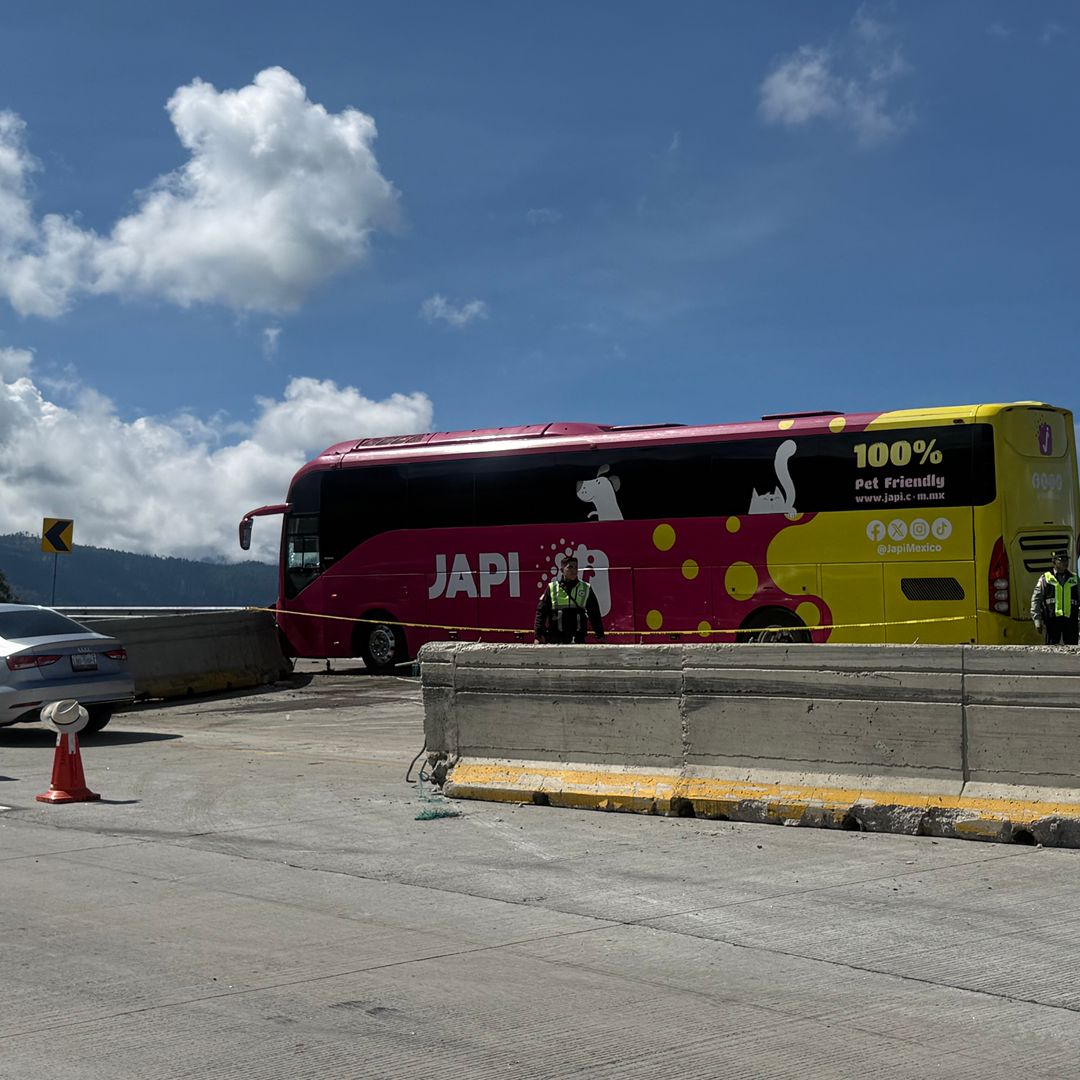 Choque múltiple   · Autopista México Puebla  | Azael Valdes Narvaez