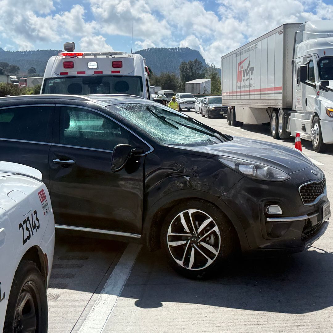 Choque múltiple   · Autopista México Puebla  | Azael Valdes Narvaez