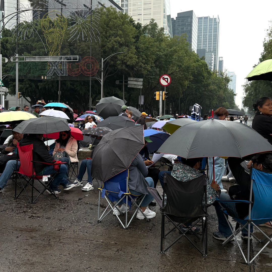 Miembros de la CNTE cierran reforma e insurgentes  · Reforma, Ciudad de México  | Silvana Flores