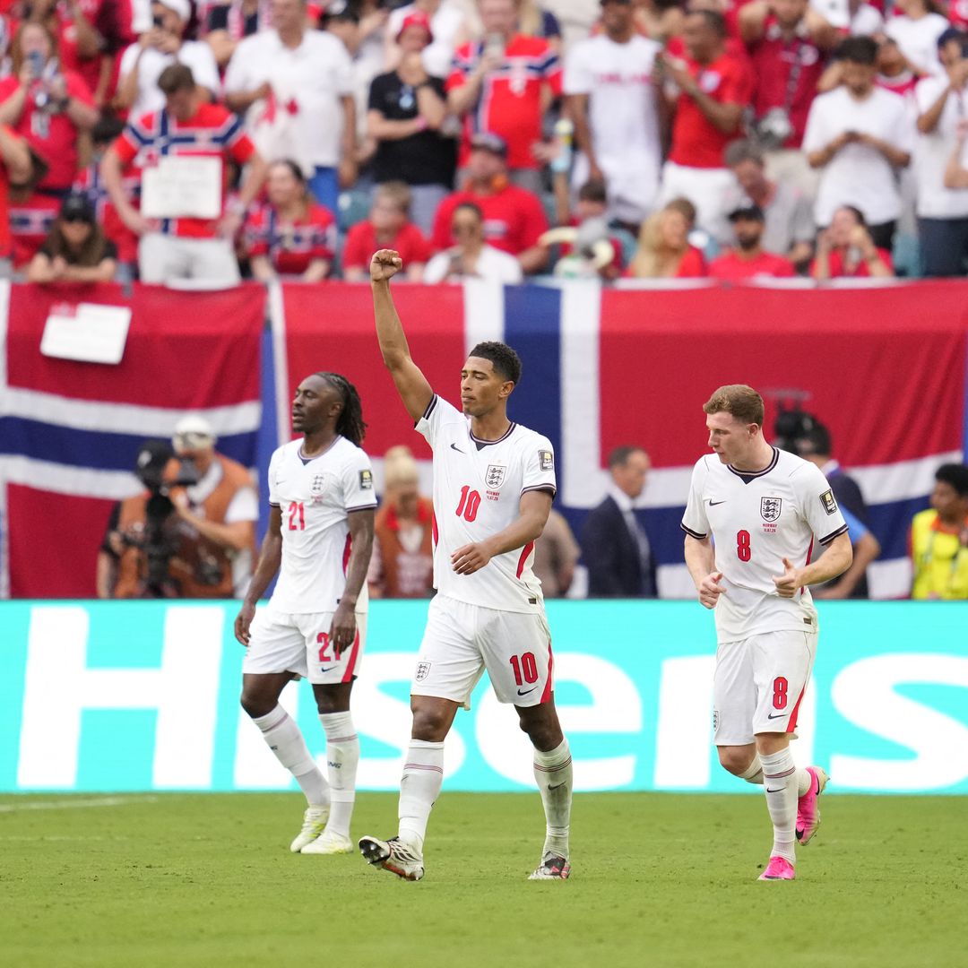 Los jugadores de Inglaterra celebran el gol de Jude Bellingham durante el partido de cuartos de final de la Copa Mundial de la FIFA 2026 entre Noruega e Inglaterra en el Miami Stadium en Miami Gardens, Florida, Estados Unidos. Foto: AFP