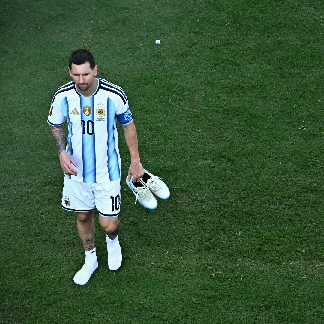 El delantero argentino Lionel Messi, número 10, reacciona tras la victoria de España en la final del Mundial de Fútbol de 2026, disputada en el estadio New York/New Jersey de East Rutherford el 19 de julio de 2026. Foto AFP