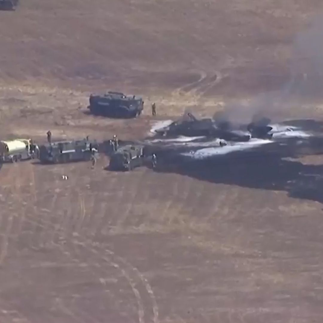 Zona del accidente de avión militar cerca de la Base Miramar en San Diego, el 31 de julio del 2026.