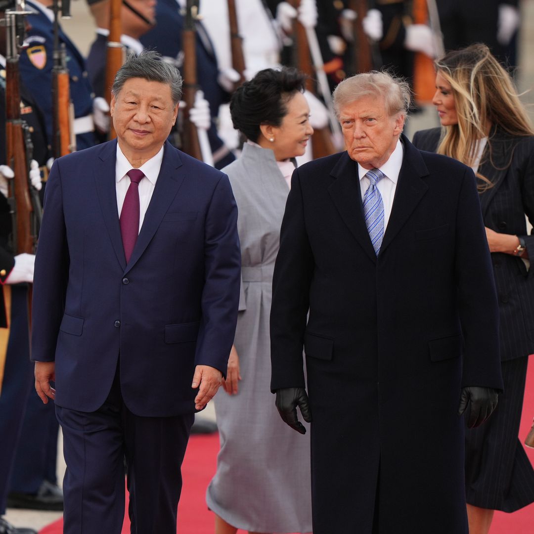 El presidente estadounidense Donald Trump y su esposa Melania Trump dan la bienvenida al presidente chino Xi Jinping y a su esposa, Peng Liyuan. Foto: AP