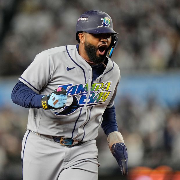 Junior Caminero de los Rays de Tampa Bay celebra un jonrón. Foto: AP
