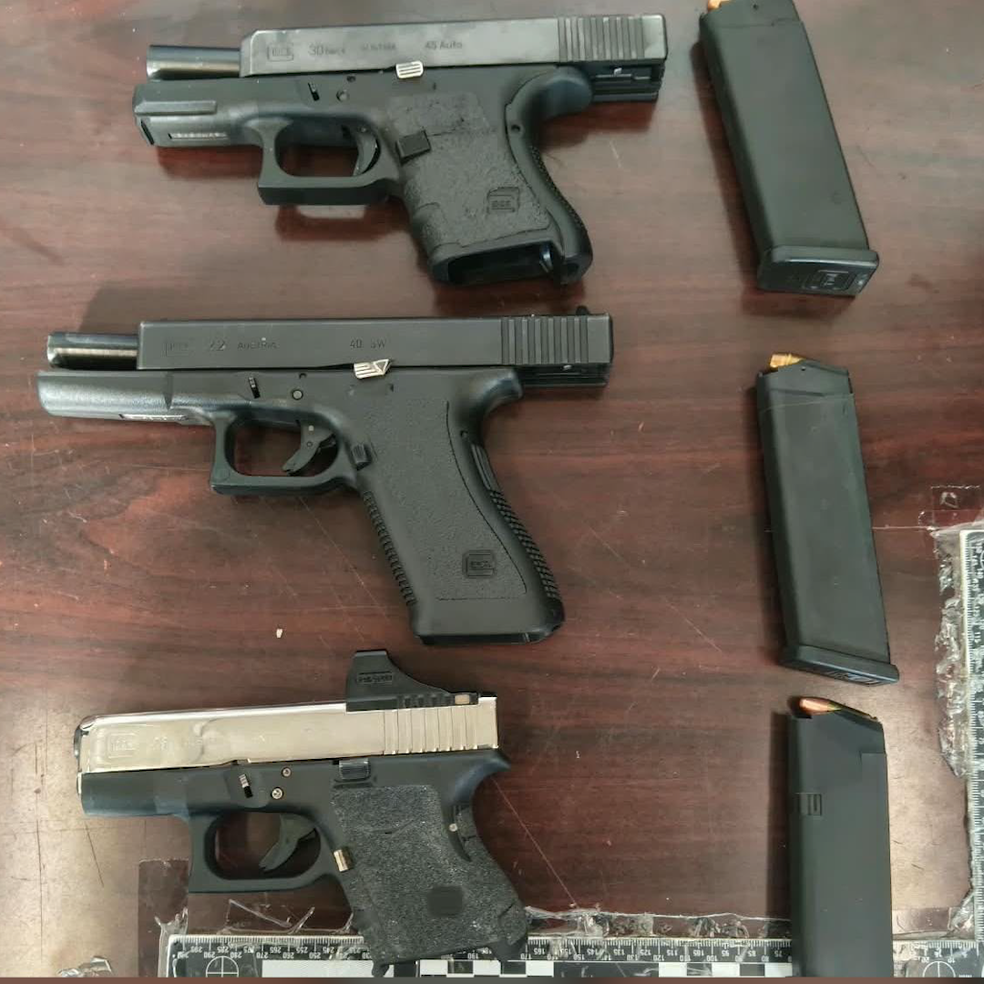 Aseguran Tres Armas Ocultas en Vehículo y Detienen a Cuatro en Tijuana, BC
