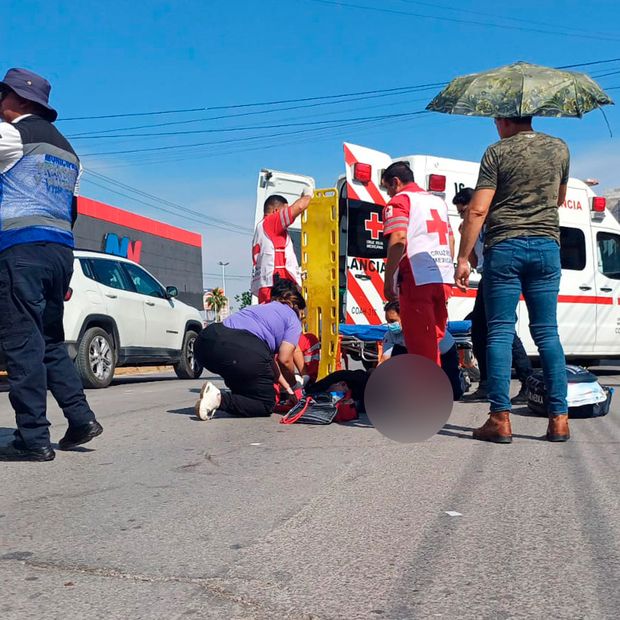 El hombre quien hasta el momento no ha sido identificado fue trasladado de emergencia a un hospital