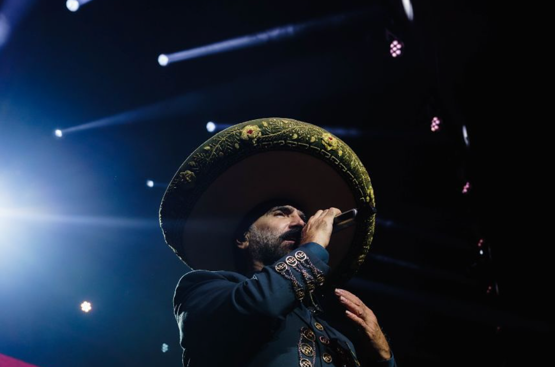 ¿A Qué Hora Termina el Concierto Gratis de Alejandro Fernández Hoy en la Minerva de Guadalajara?
