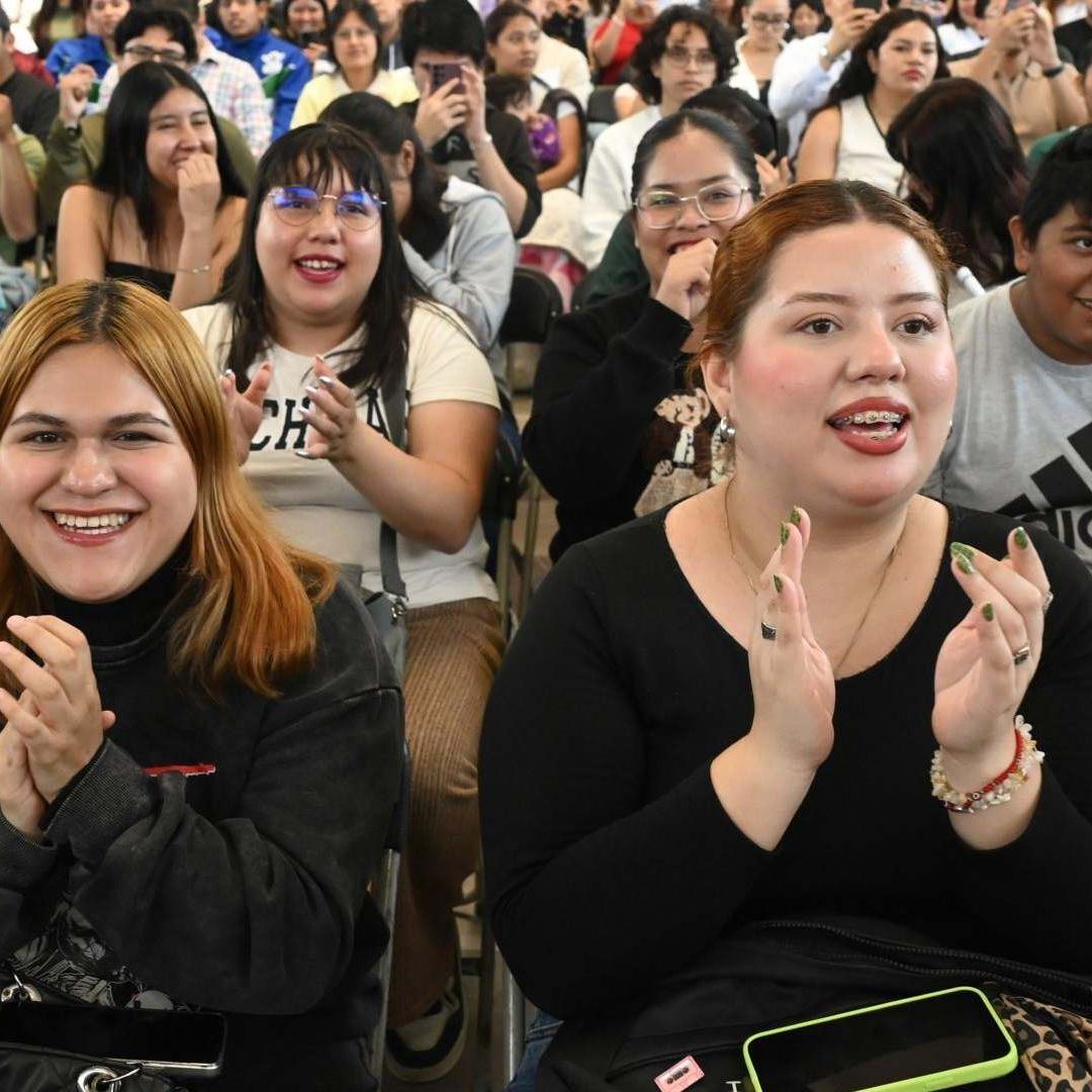 Jóvenes durante entrega de Apoyo Económico. Apoyo Bienestar Embajadores Juventud 2026.