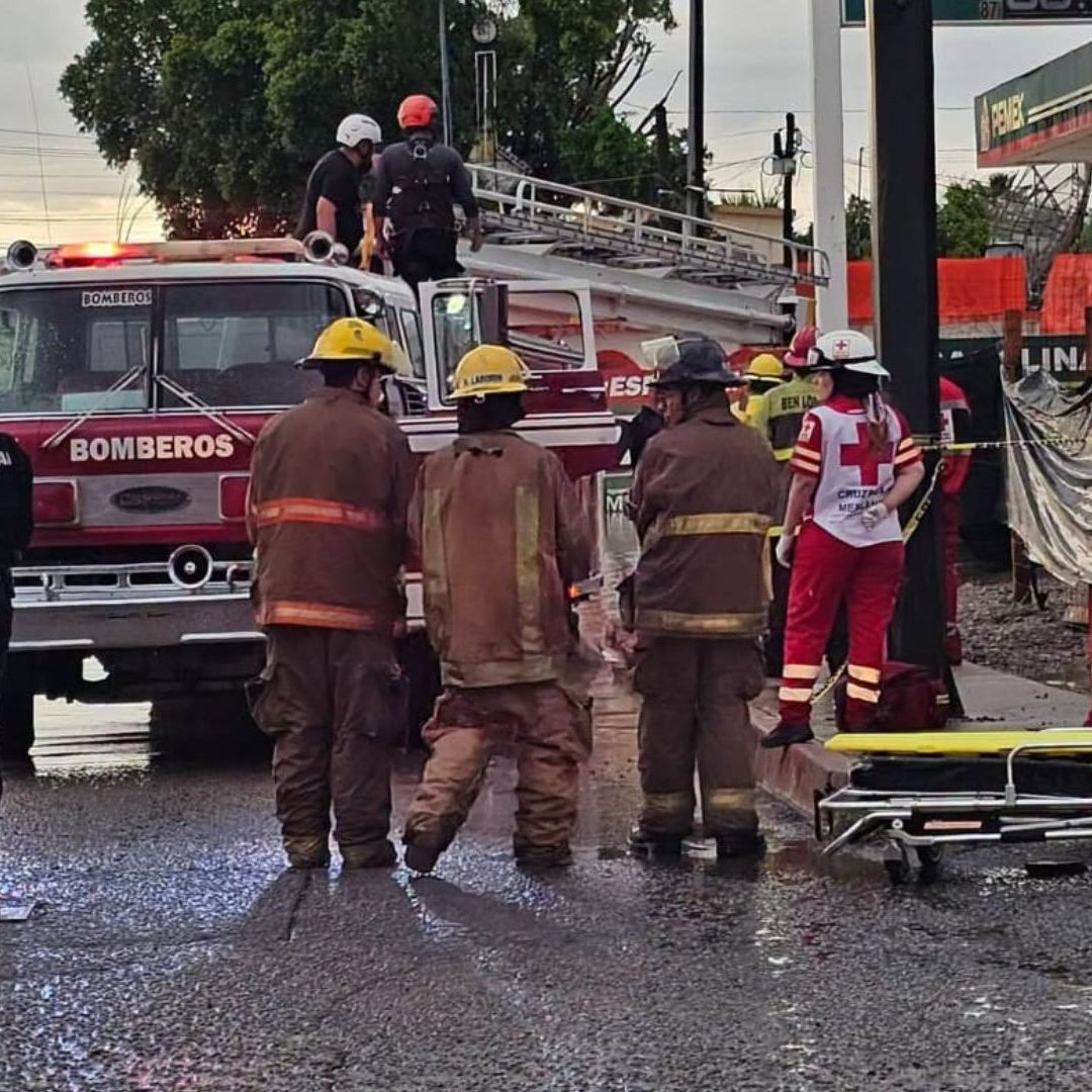 Muere Hombre por Descarga Eléctrica en Una Calle Inundada de Caborca, Sonora