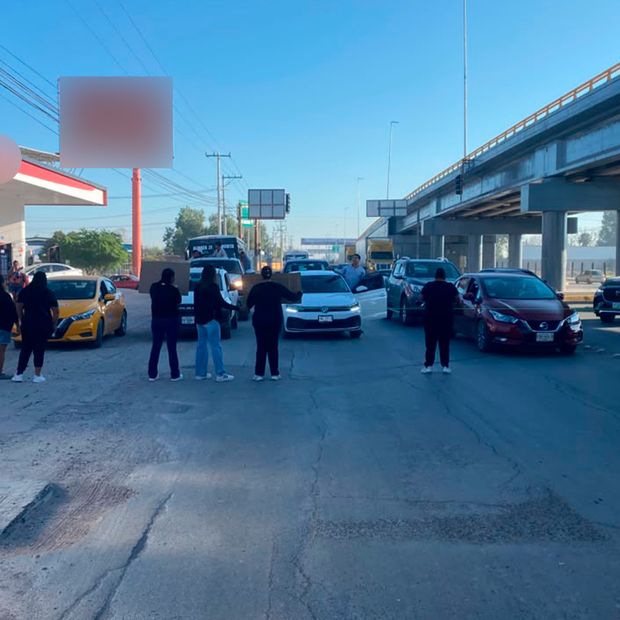 Madres de familia del ejido La Concha se manifestaron después de que un alumno presuntamente amenazará a dos compañeras con un arma blanca