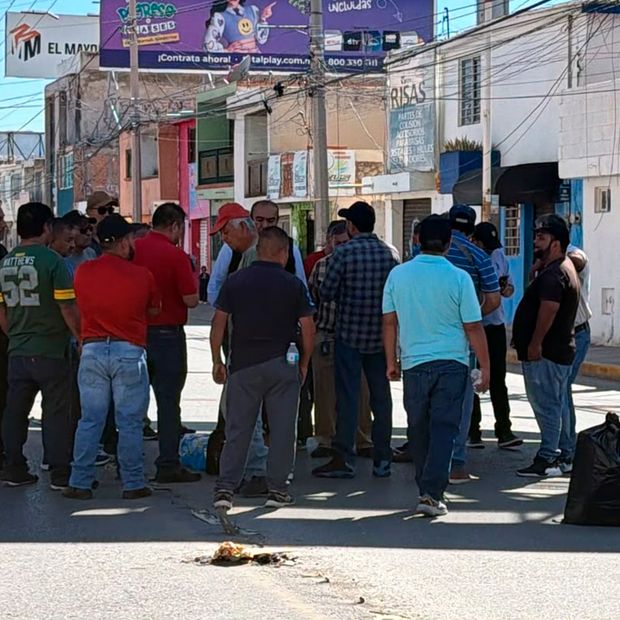 Los manifestantes exigen operativos contra las unidades 'piratas' en San Luis Potosí