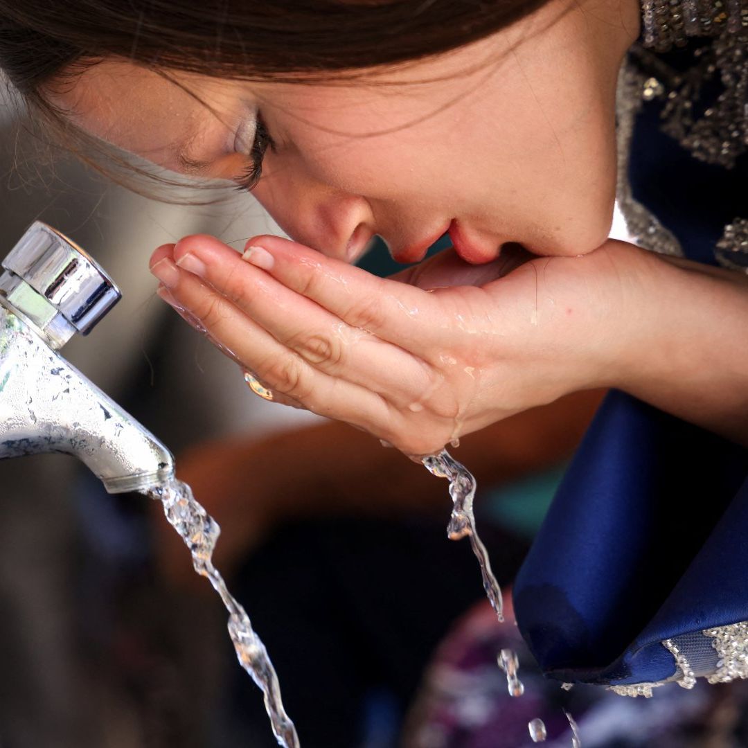 Beber Agua Potable de la Llave.