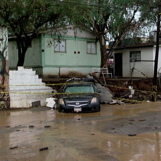 Retiran Vehículos Arrastrados por Corrientes tras Paso de Ciclón Rachel en Ensenada