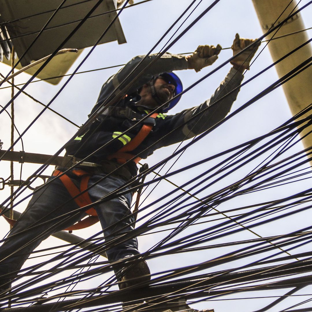 Reportan Falla de Energía Eléctrica en Área Metropolitana de Monterrey; CFE Atiene Reporte
