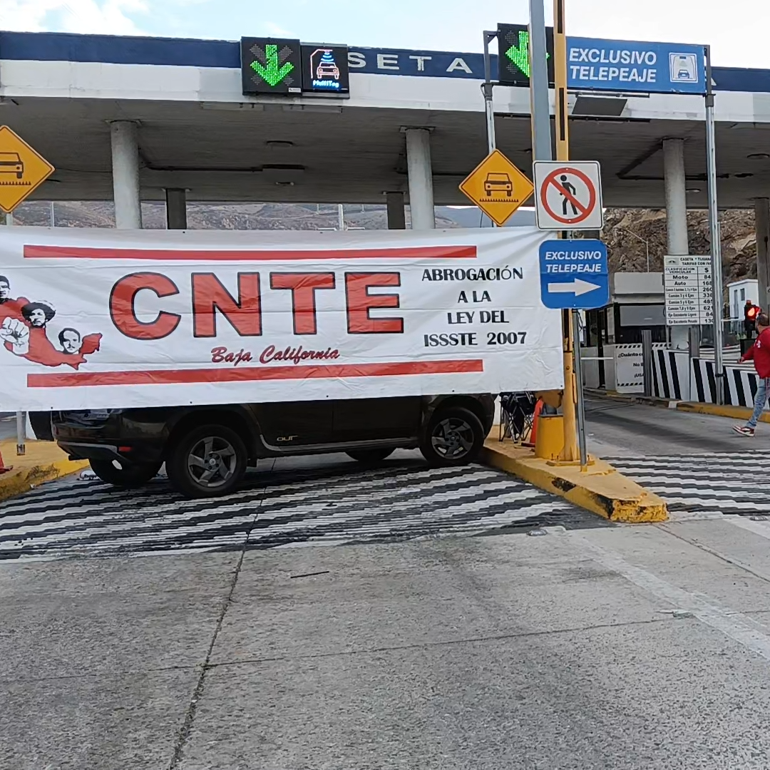 Docentes de la CNTE en Baja California Liberan Caseta de Cuota Tijuana-Tecate