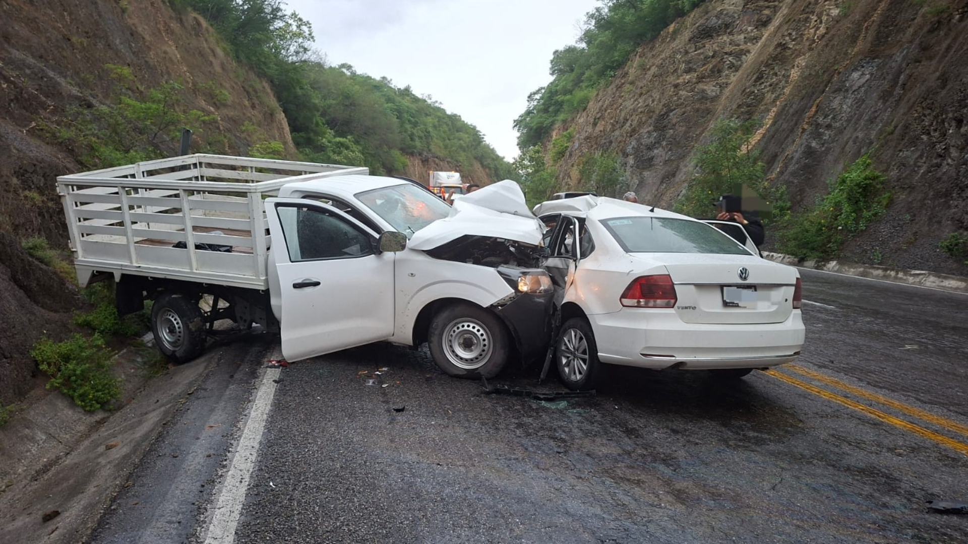 Accidente Múltiple en la Carretera Federal 85 Deja Un Muerto y 10 Lesionados en Tamaulipas
