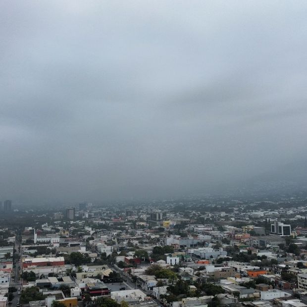 Nuevo León bajo la lluvia por frente frío
