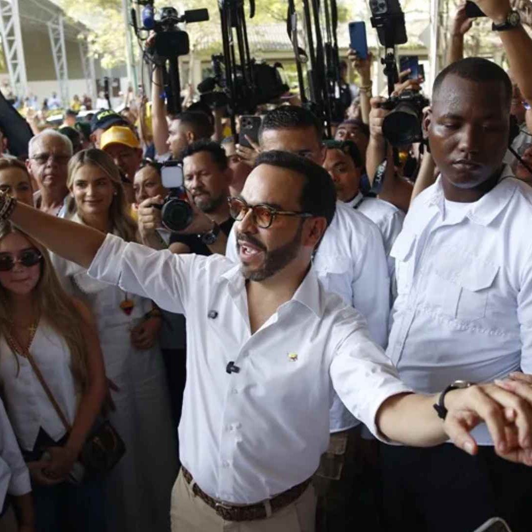 El candidato presidencial del movimiento Defensores de la Patria, Abelardo de la Espriella, vota en Barranquilla (Colombia). EFE/ Ernesto Guzmán Jr.