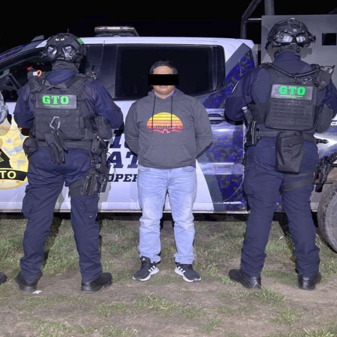 El hombre llevaba la droga y los cartuchos en el auto.