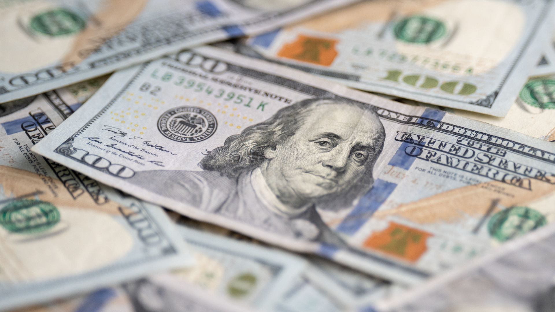 Peso Mexicano Se Vuelve a Depreciar: Así Cotiza el Dólar Este Sábado | N+