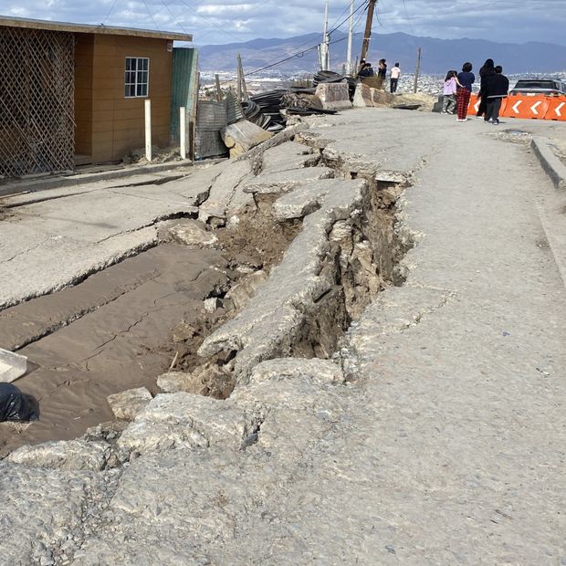Vista panorámica de el terreno afectado por el deslizamiento en Tijuana