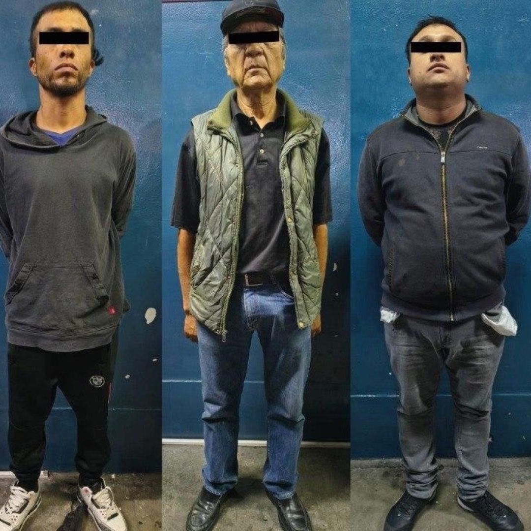 Cinco detenidos con armamento militar en Puebla.