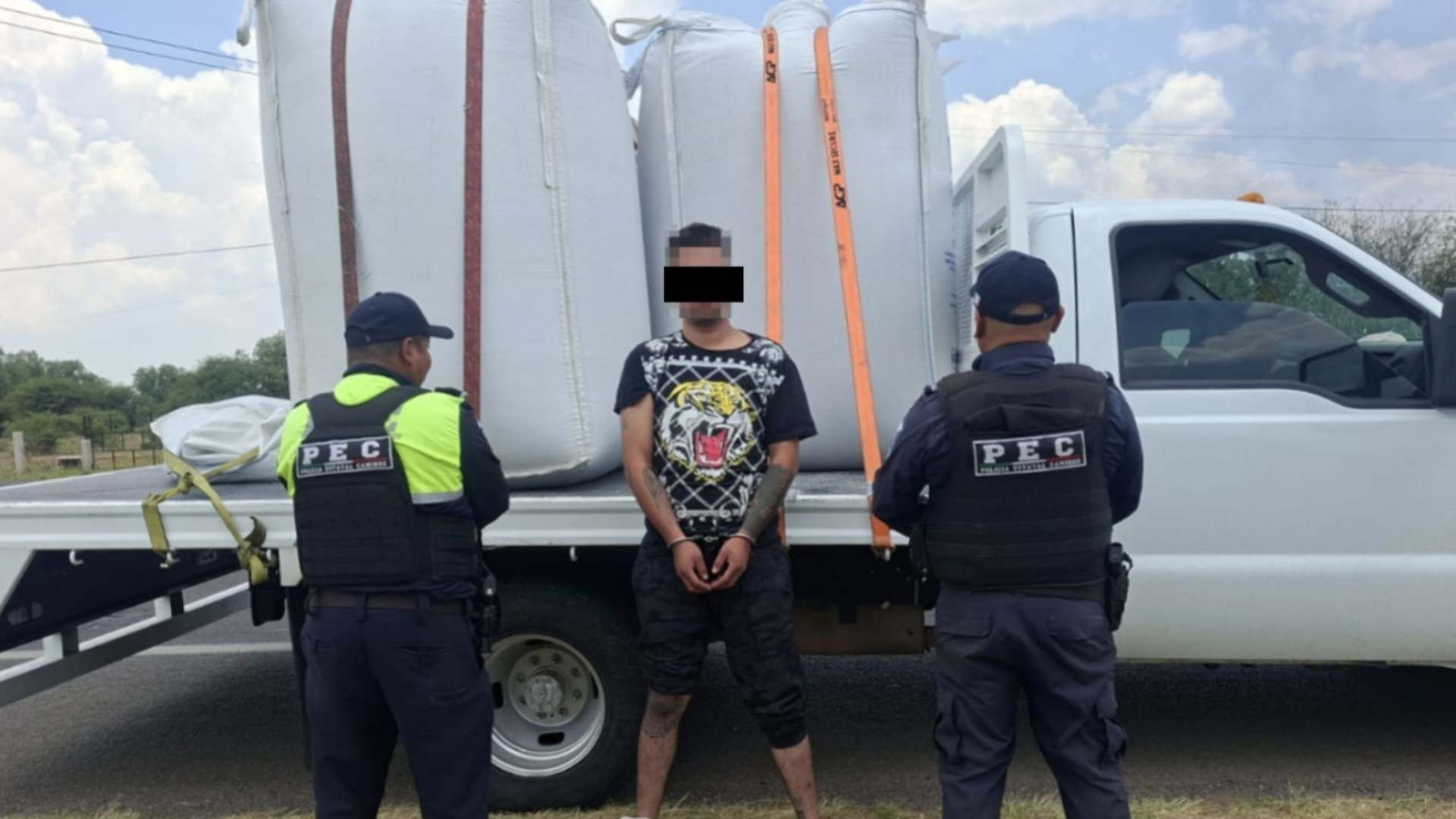 Los tripulantes fueron detenidos.