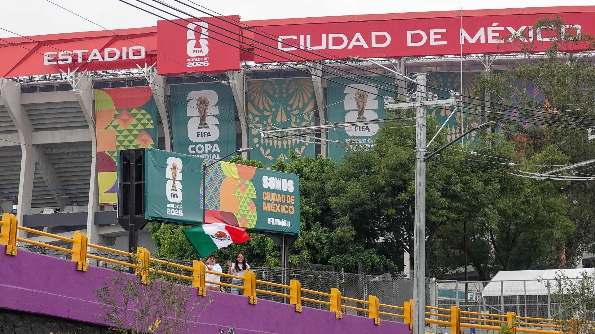 Aficionados afuera del Estadio Azteca. Dónde Estacionar si vas al Estadio sede Ciudad de México para Mundial 2026
