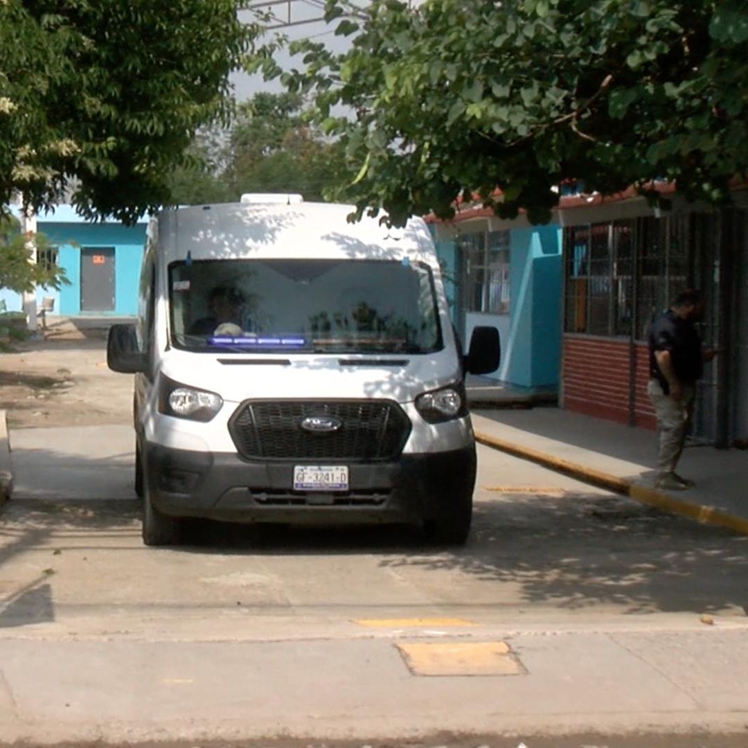 La escuela permaneció cerrada por el resto de la mañana.