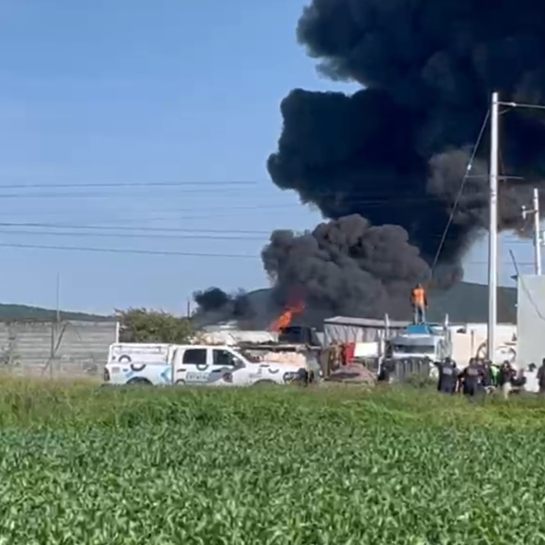 Explosión de Varias Pipas de Combustible Generan Incendio en Pedro Escobedo, Querétaro