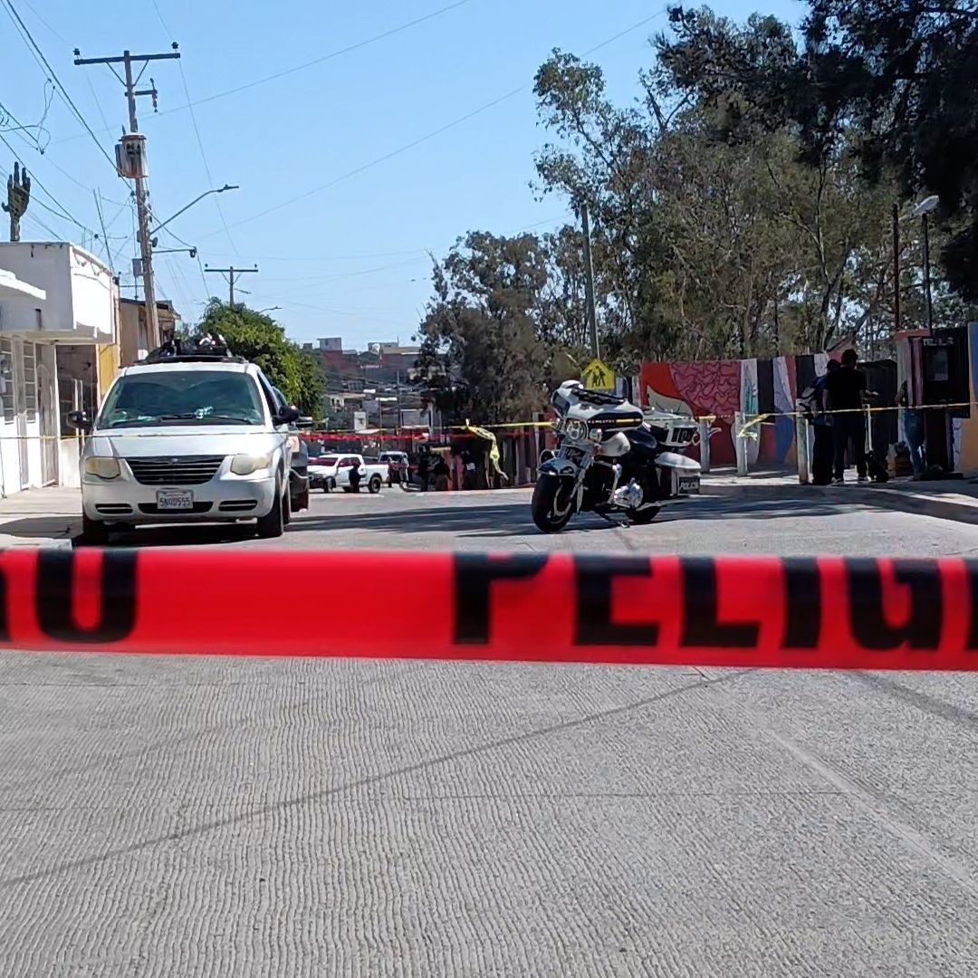 Policía Municipal resguardando la escena del crimen en la colonia Vista Encantada