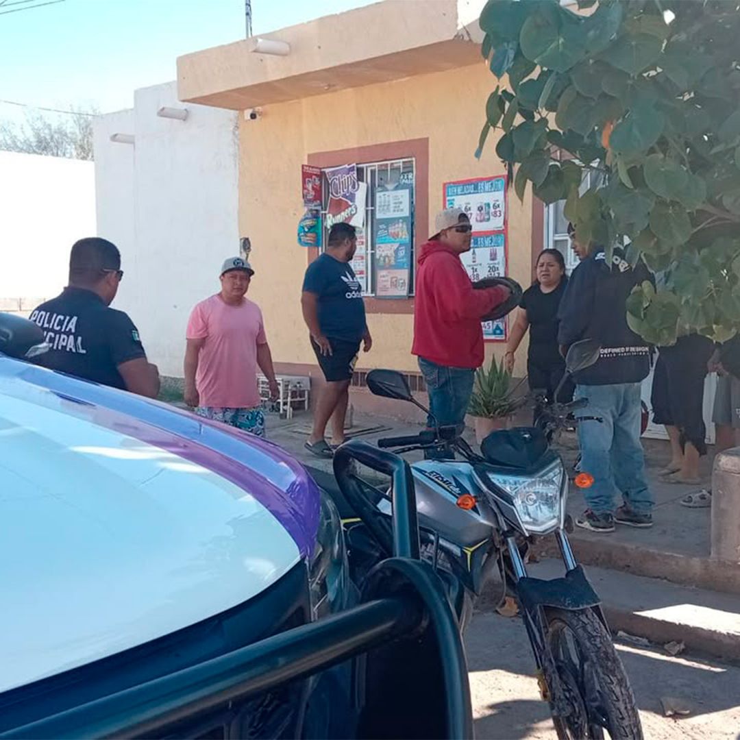 Al percatarse de los hechos, vecinos solicitaron la presencia de las autoridades en el lugar