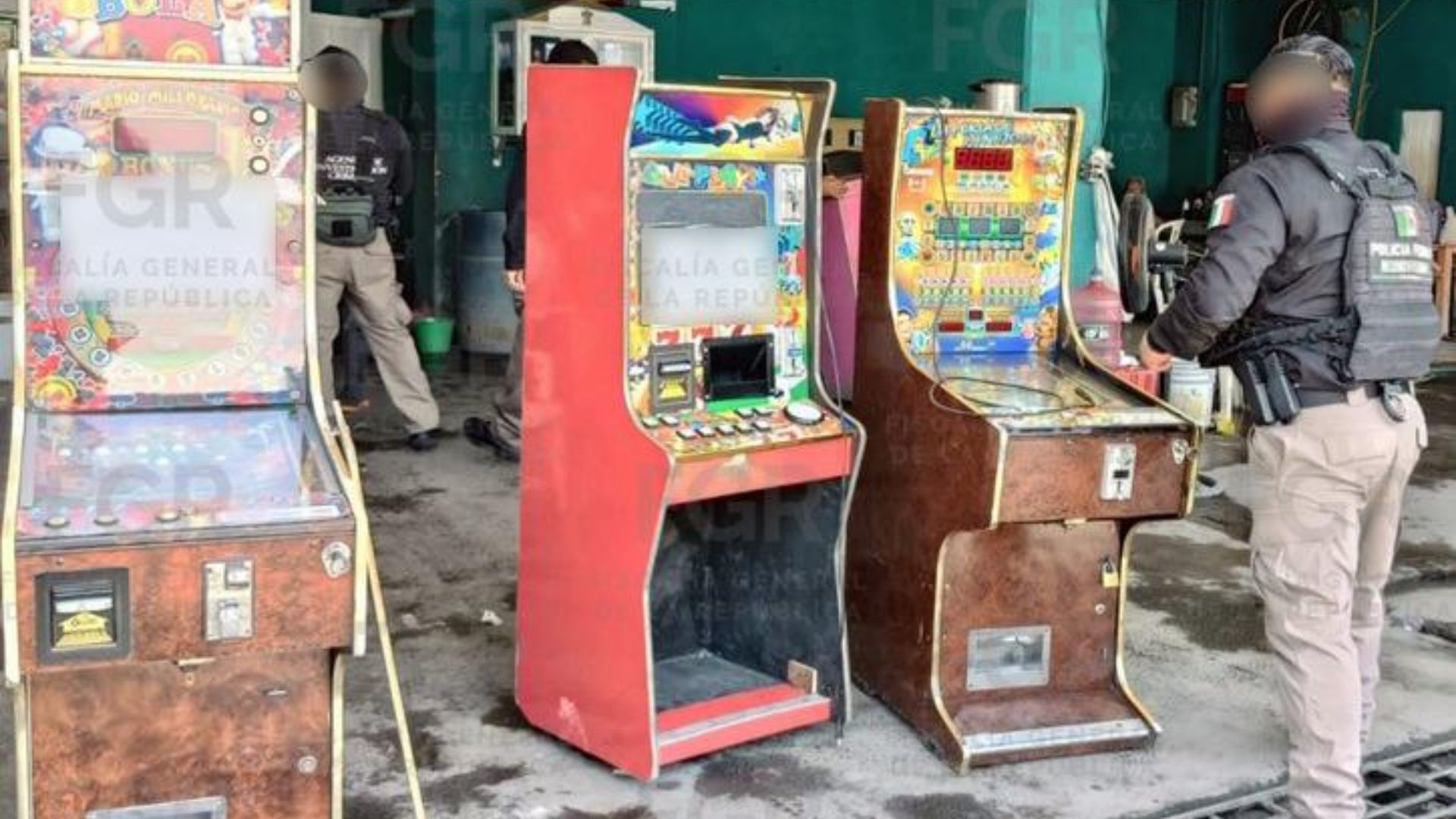 FGR Detiene a una Persona y Asegura 14 Máquinas Tragamonedas tras Cateo en el Puerto de Veracruz