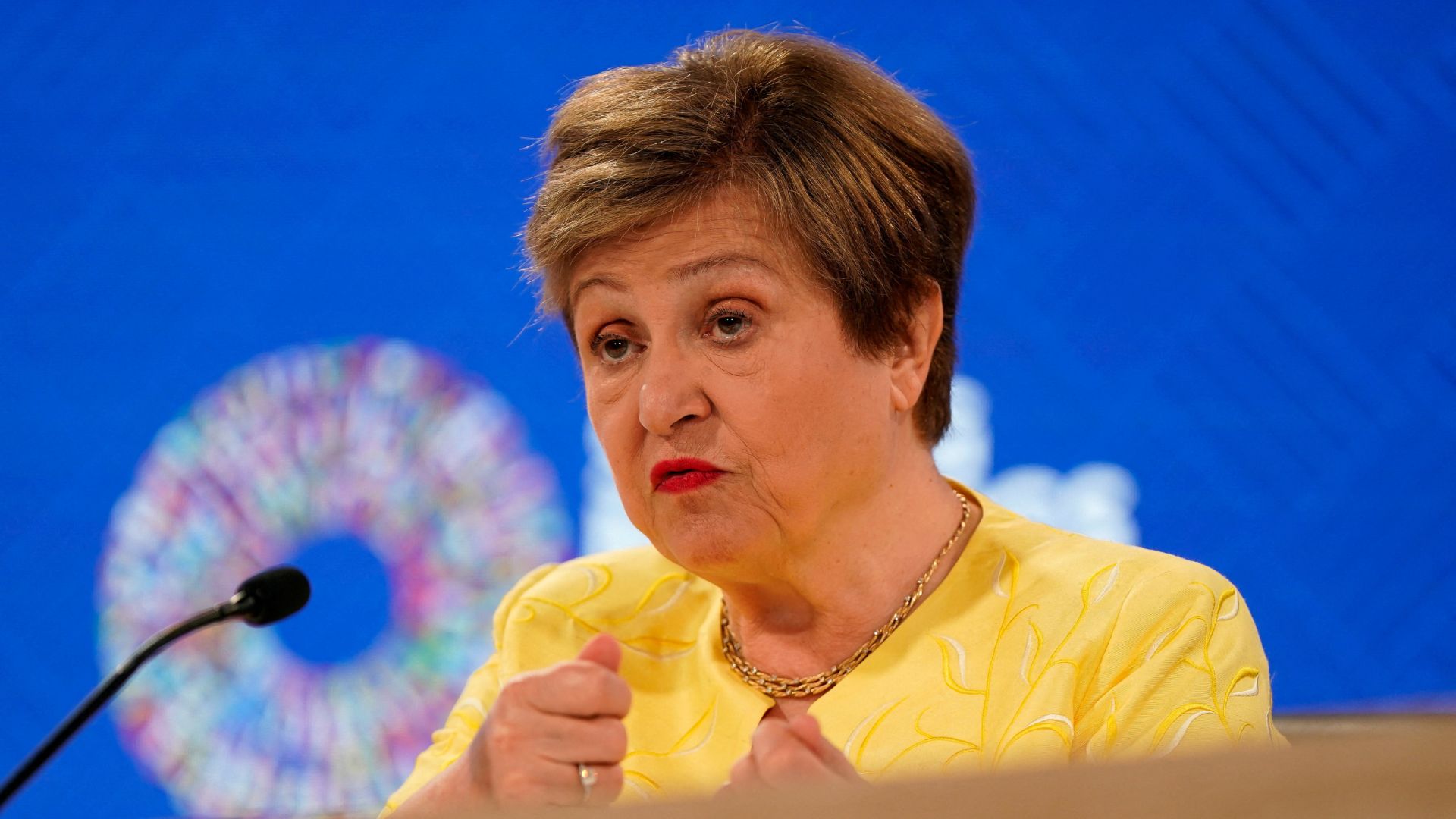 FMI Advierte que Crisis Energética y Riesgos de IA Amenazan Crecimiento Mundial | N+