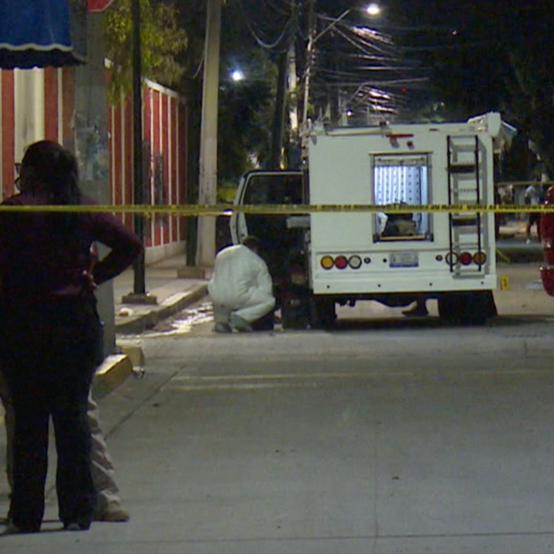 Hombre es Asesinado Frente a su Esposa e Hijo Afuera de Una Escuela en León