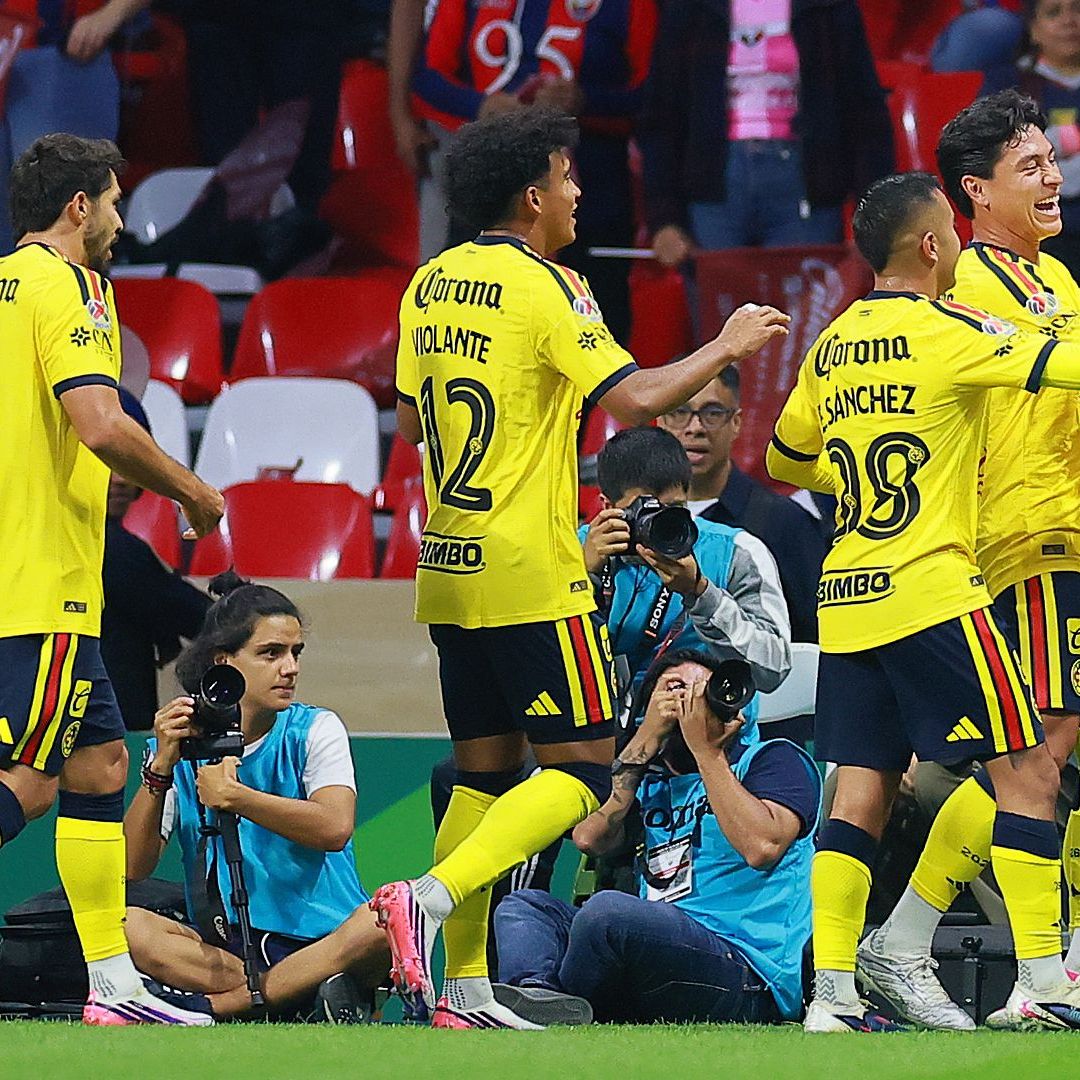 Jugadores del América durante un partido de Liga MX