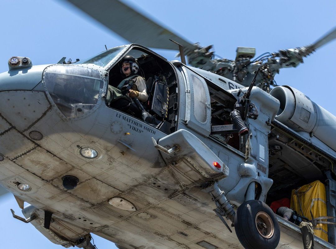 Los helicópteros MH-60 Sea Hawk de la Marina de EUA están apoyando el Proyecto Libertad. Foto: CENTCOM