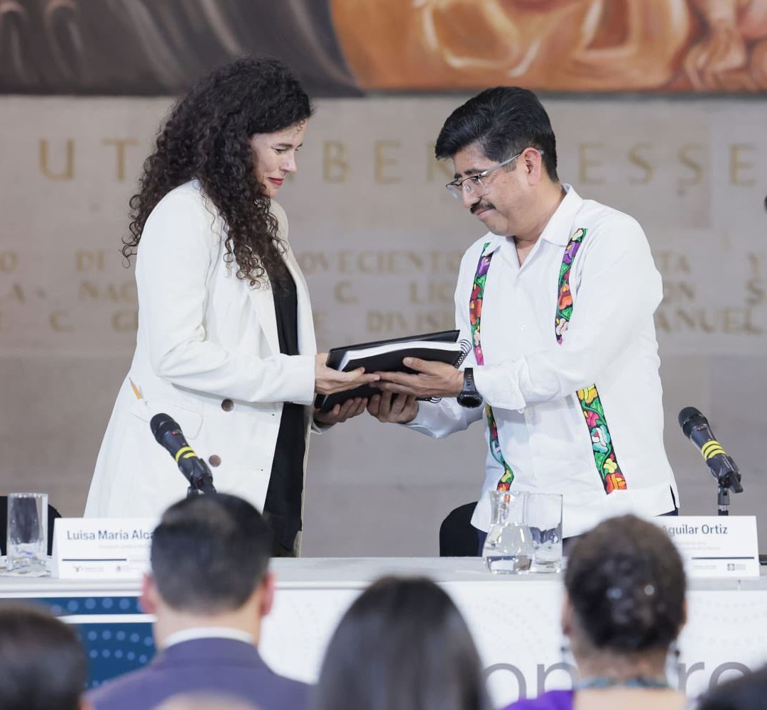 Entrga de propuesta de reformas a la Ley Orgánica del Poder Judicial de la Federación. Foto: Gobierno de México
