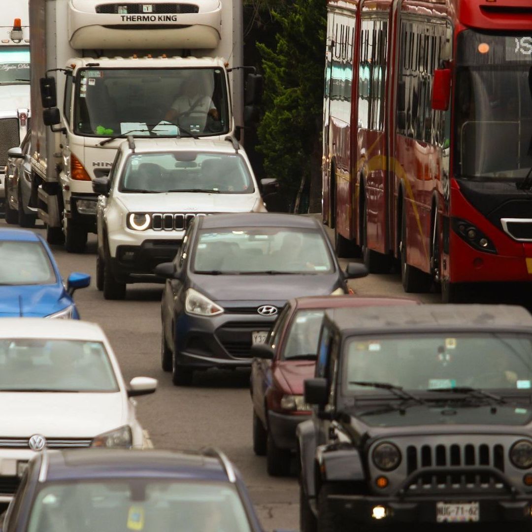 Vehículos transitando en CDMX. Hoy No Circula 1 de Julio 2026 CDMX y Edomex