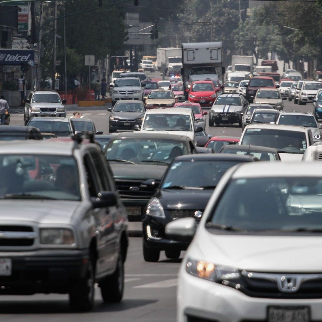 Autos en tráfico de CDMX. Cómo aplica Hoy No Circula el 22 de septiembre de 2026.
