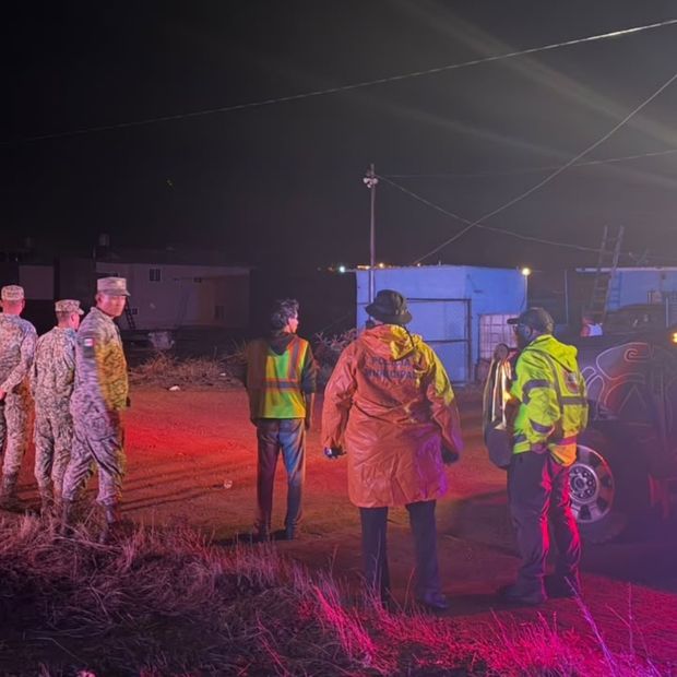 Evacúan a 30 Familias por Desbordamiento de Arroyo en Ensenada; Resguardan a 182 Personas
