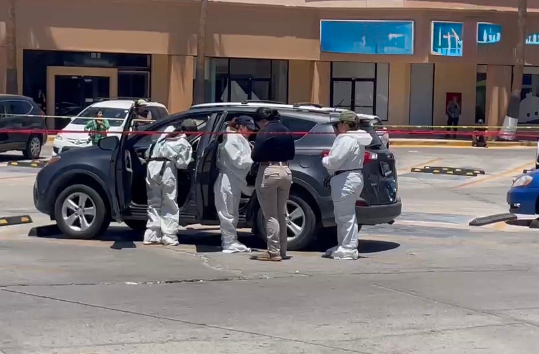 Localizan Cuerpo Dentro de Vehículo en el Bulevar Aguacaliente en Tijuana