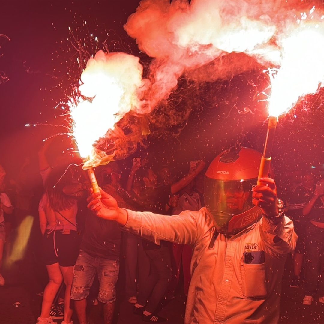 Veracruzanos Celebran en Estatua Cuauhtémoc el Triunfo de la Selección Mexicana